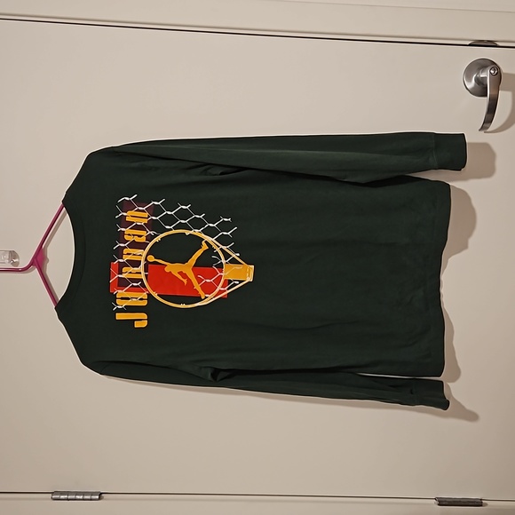 Air Jordan, long sleeve olive green graphic tee Med. Unisex basketball EUC - Picture 5 of 5